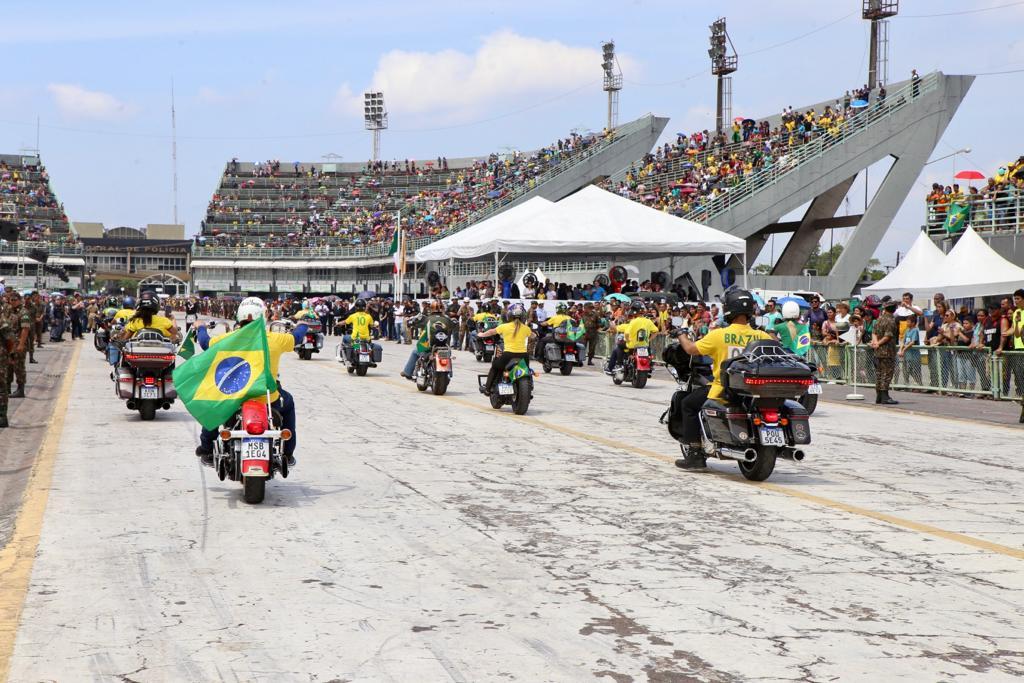 Motoqueiros da Maçonaria participaram do desfile (Foto: Gilson Mello)