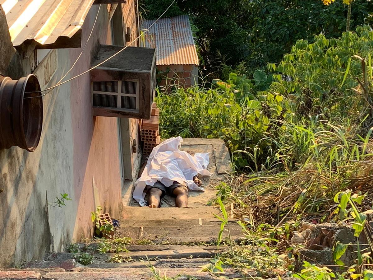 Homem &eacute; morto a tiros na comunidade Parque S&atilde;o Pedro