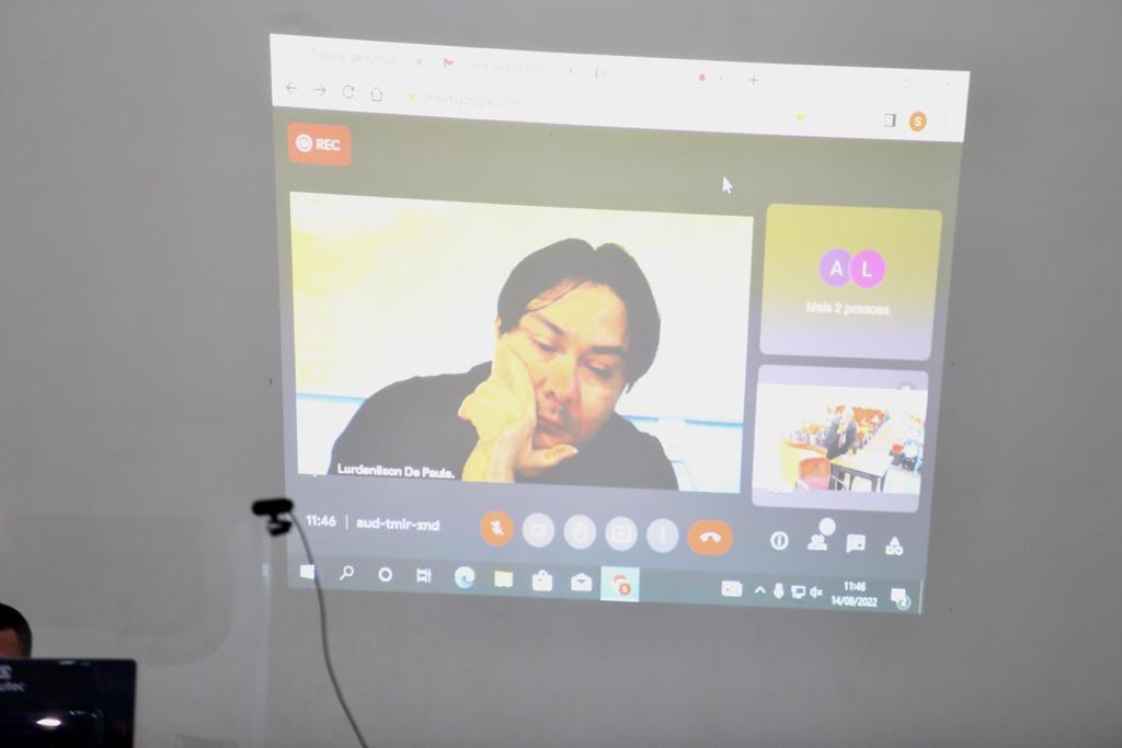 A primeira testemunha do caso participou via videoconferência (Foto: Gilson Mello)