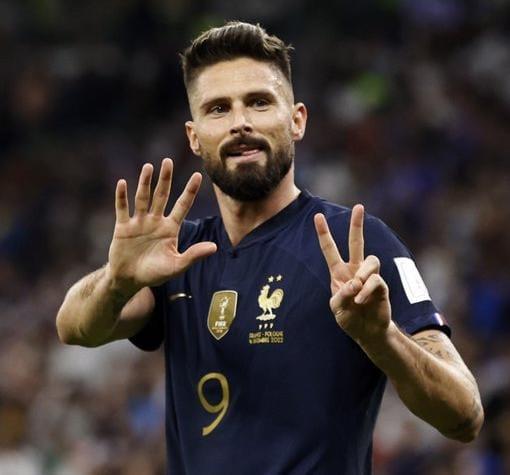 GIRoud 9 ワールドカップ シャツ ネイビー　NIKE 52 vezes Giroud: Camisa 9 francês estabelece marca histórica