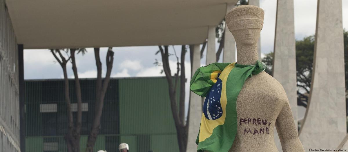 Veja quais as obras de arte atacadas por extremistas em Brasília