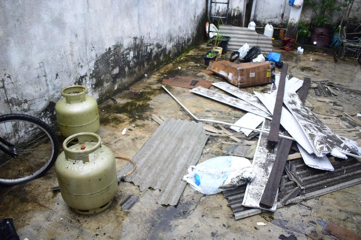 No local do acidente foram encontrados duas botijas de gás de cozinha (Foto: Junio Matos)
