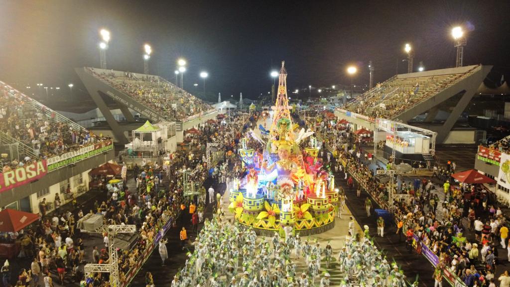 Apresentações no Sambódromo de Manaus contaram com várias temáticas (Foto: Gilson Melo)