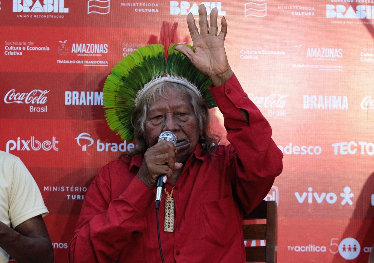 O cacique Raoni durante a coletiva na Cidade Garantido (Jeiza Russo/A Crítica)