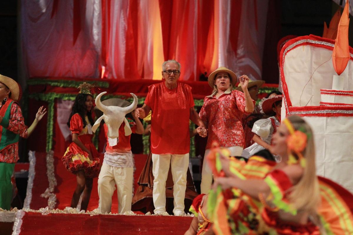 Garantido fez uma viagem ao terreiro onde Lindolfo Monteverde, ainda criança, sonhava com seu boizinho feito de curuatá, passando pelas quadras esportivas e tablados usados como palco nos primeiros festivais (Foto: Jeiza Russo)