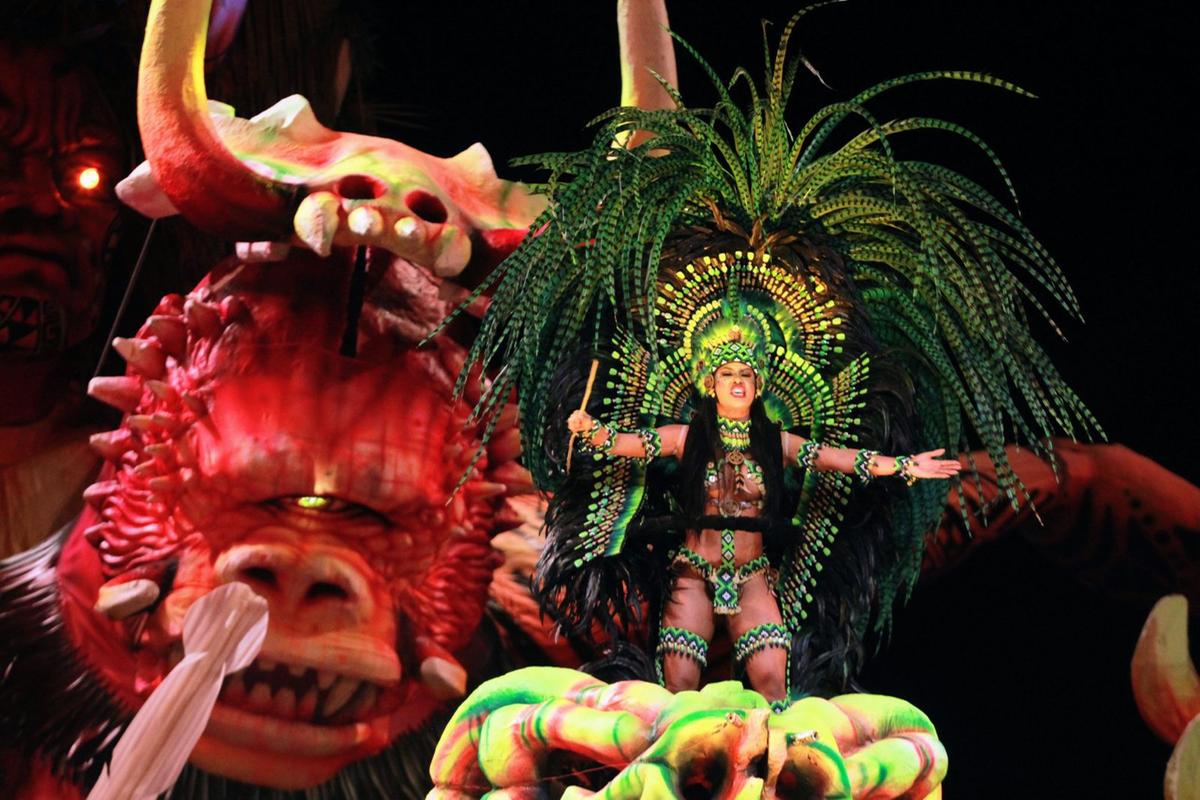 Cunhã-poranga teve seu momento ao surgir dentro da alegoria “Mapinguari”, apresentada também em 1997 (Foto: Jeiza Russo)