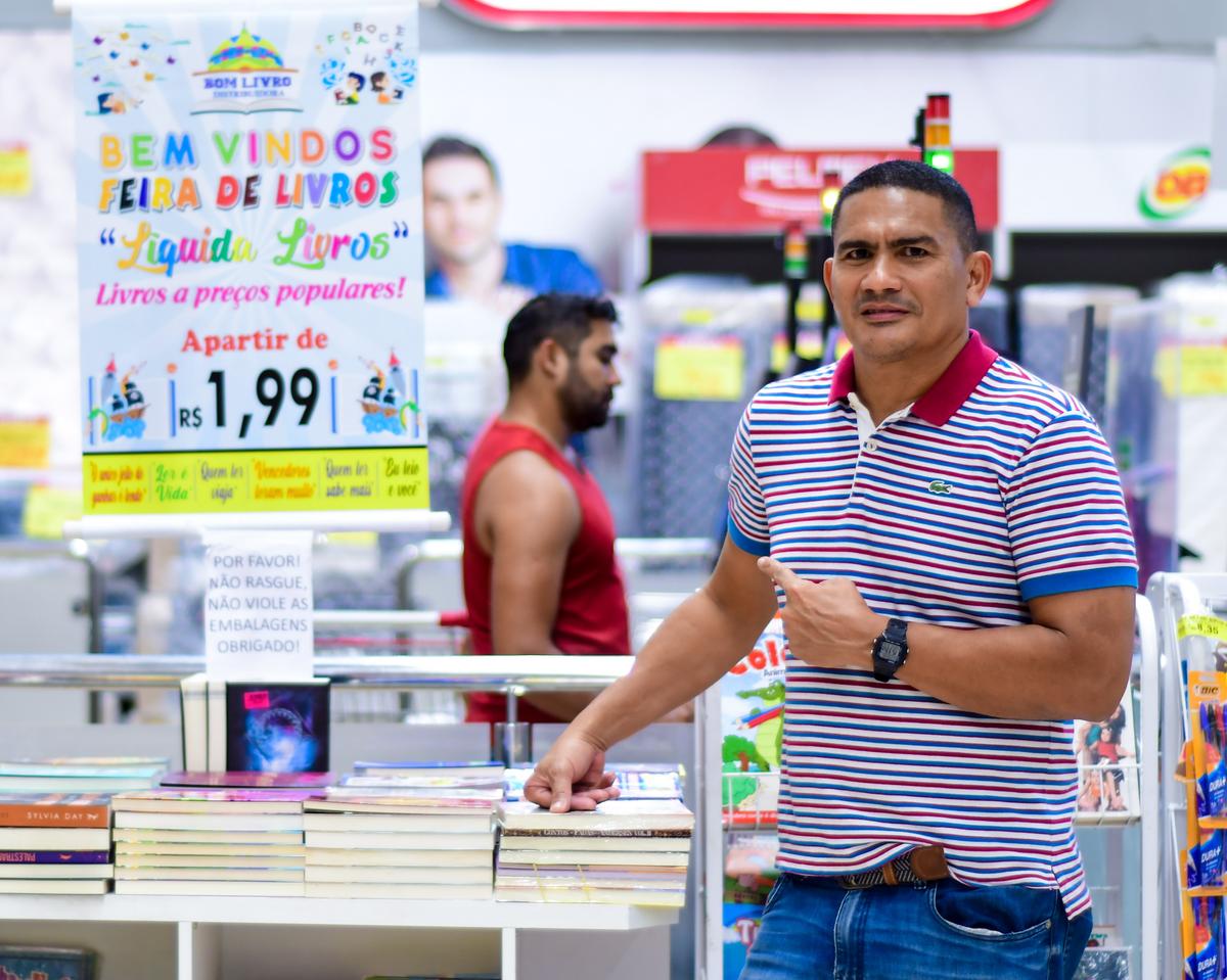 Durante 90 dias, os estandes de livros da rede DB, em Manaus, estarão com preços a partir de R$ 1,99 (Foto: Paulo Bindá/A CRÍTICA)