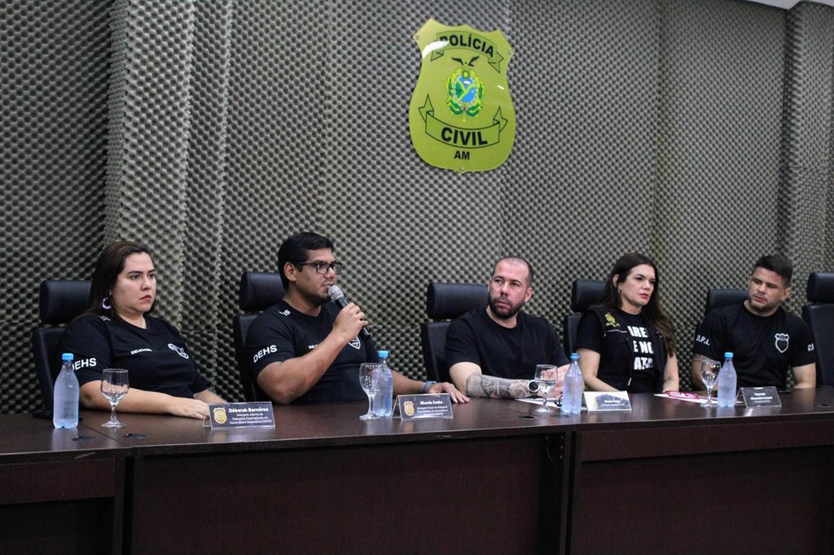 Detalhes da prisão e versão de Gil Romeiro foram apresentados em coletiva da Polícia Civil (Foto: Jeiza Russo / A Crítica)