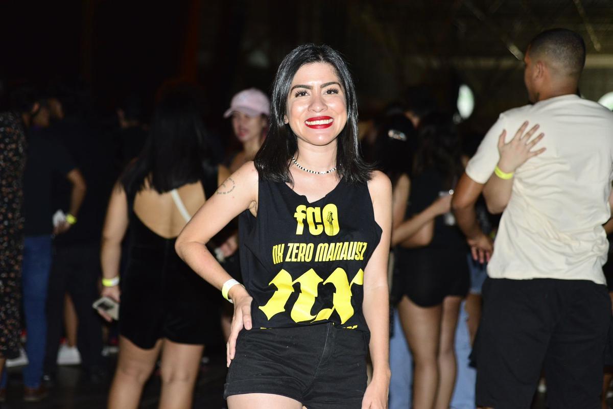 A empresária Nicole Auqer lembra que há seis anos aguarda pelo show da banda paulista da qual é presidente do fã clube em Manaus (Foto: Victor Figueira)