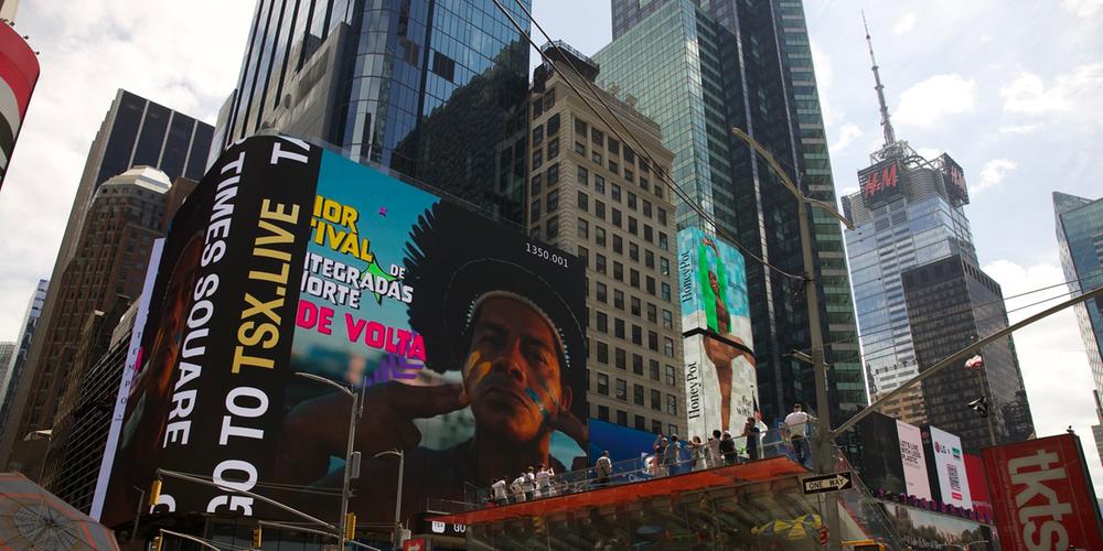 City Hall announces “I am Manaus” on a screen in New York’s Times Square