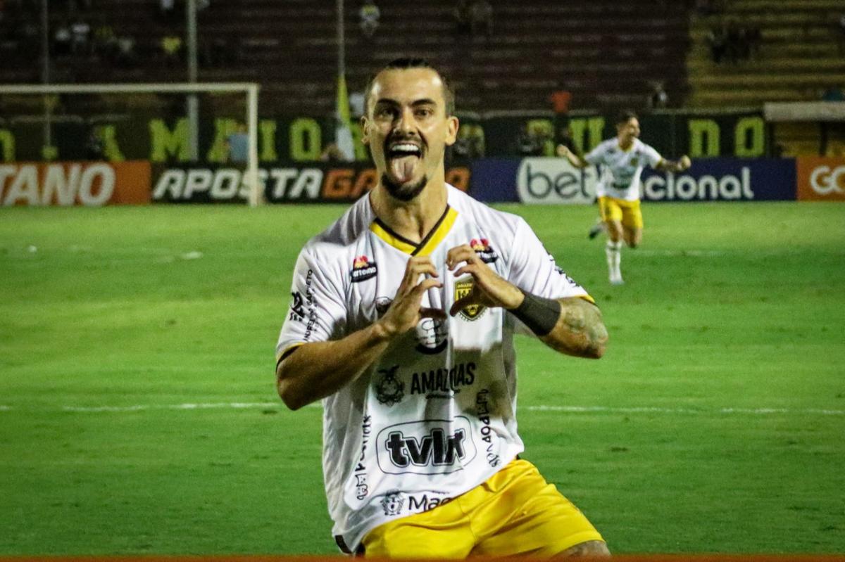 Gustavo Ermel precisou de um toque na bola para marcar. (Foto: Pietra Telles)