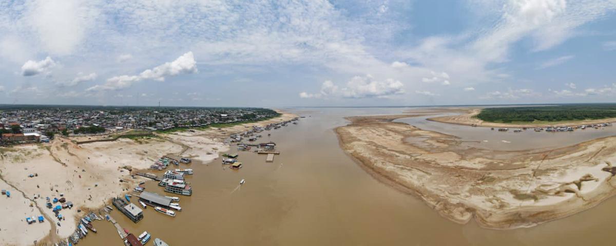 Estiagem sobre o Rio Solimões, em Tefé (Fotos: Hudson Barros)