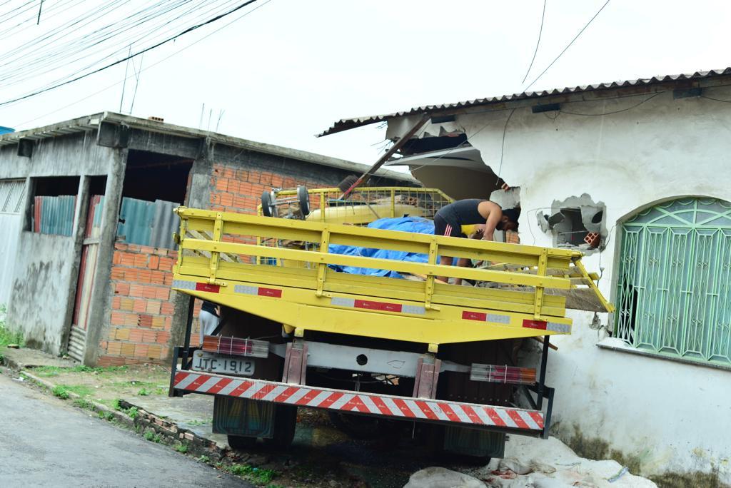 A vítima foi socorrida e encaminhada para unidade hospitalar (Foto: Junio Matos/A CRÍTICA)