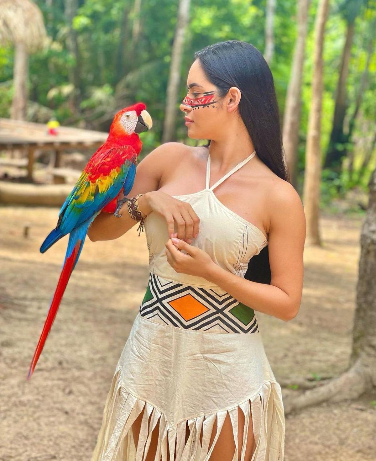 A arara Jackson, adotado por Isabelle, faz parte de um programa de reabilitação do Ibama (Foto: Reprodução/Instagram/Isabelle Nogueira)