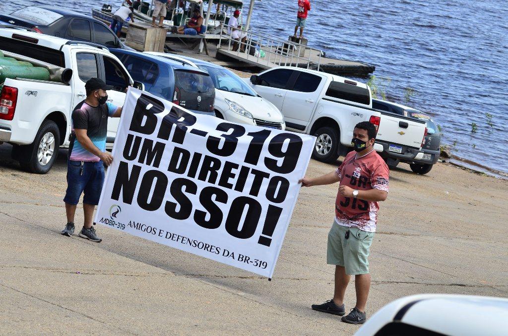 Em janeiro de 2021, cidadãos amazonenses protestam pela recuperação da BR (Junio Matos/A Crítica)