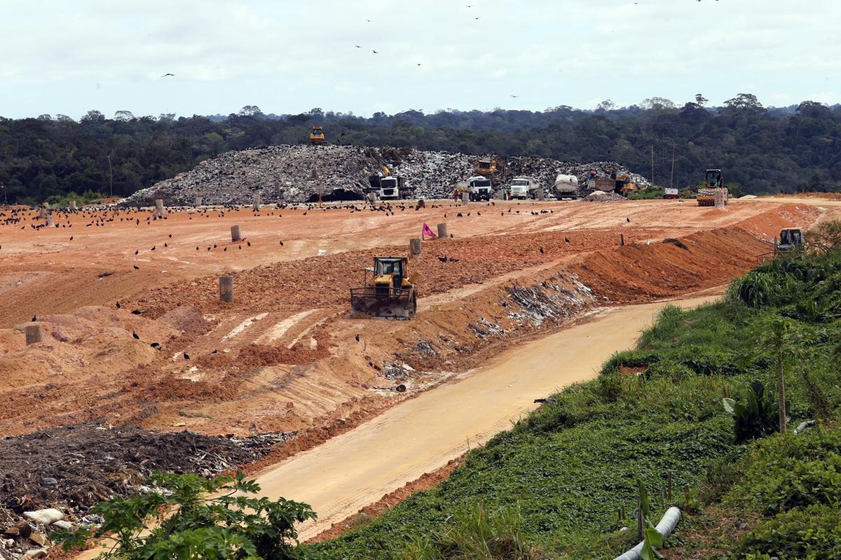 O aterro sanitário de Manaus era um lixão a céu abertoe somente   em 2006, foi empregada  tecnologia para manejo de resíduos após termo de ajustamento de conduta. (Arquivo/AC)