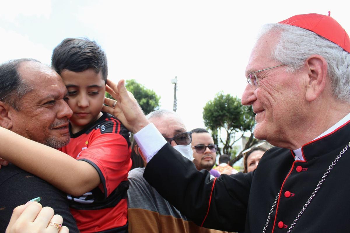 Famílias inteiras demonstram sua devoção na procissão realizada em 2023 (Foto: Jeiza Russo)