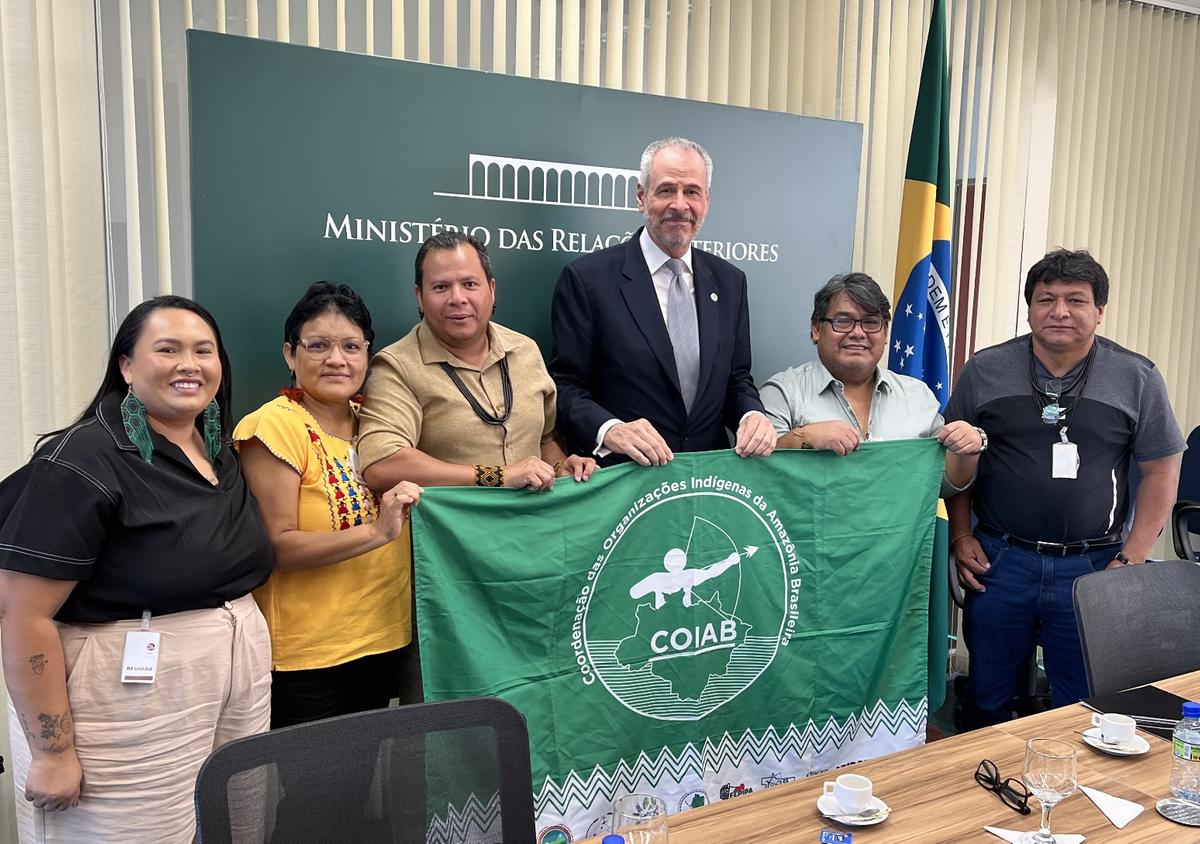 Em reunião com o presidente da COP na quinta-feira, lideranças indígenas da Amazônia brasileira entregam carta com reivindicações para o evento do clima (Fotos: Alana Manchineri e Divulgação)