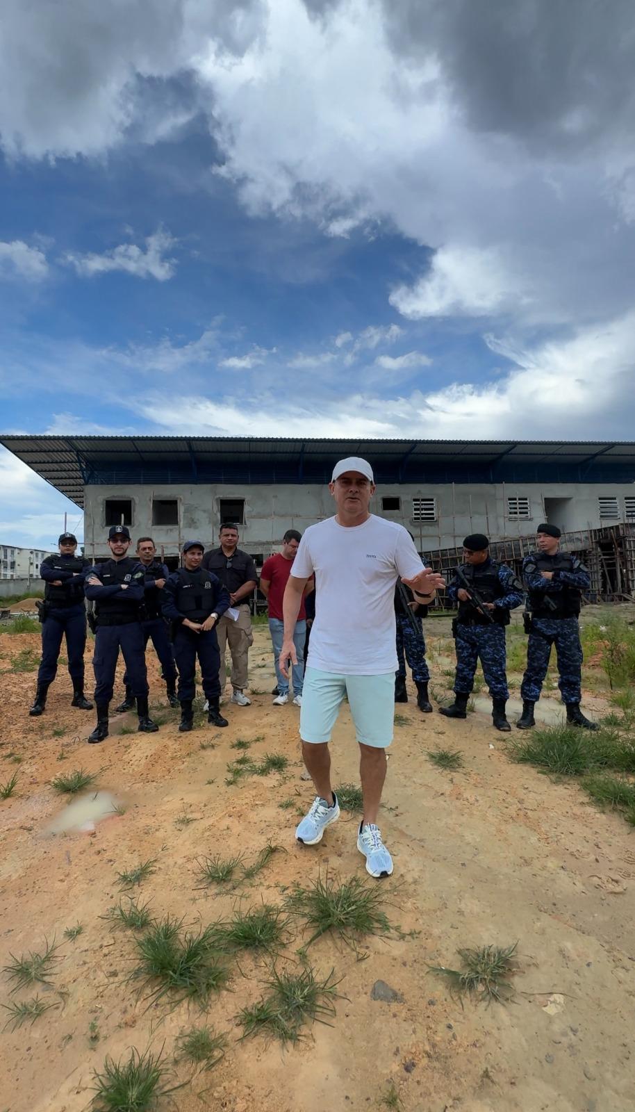 Prefeito David Almeida gravou um vídeo no local da ocorrência