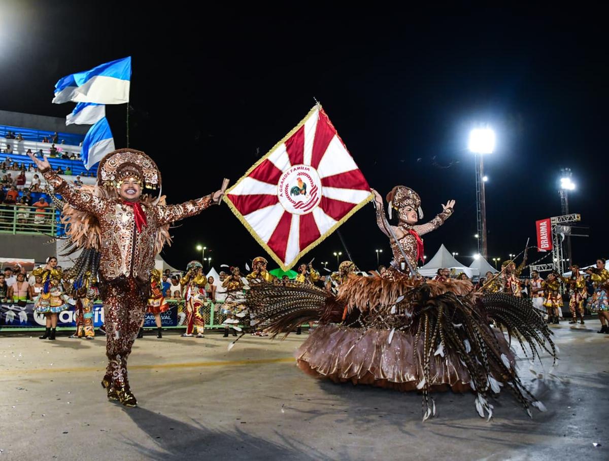 A gigante da zona Leste de Manaus, transformou a avenida do samba em um arraial com uma homenagem ao maior São João do planeta realizado na cidade de Maracanaú