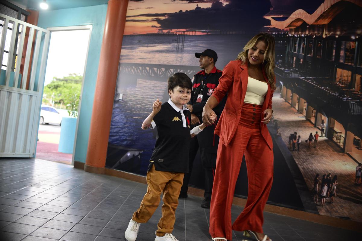 Inauguração contou com a presença do influenciador carioca Guilherme Gandra Moura, conhecido como Menino Gui, e de sua mãe, a nutricionista Tayane Gandra (Foto: Junio Matos)