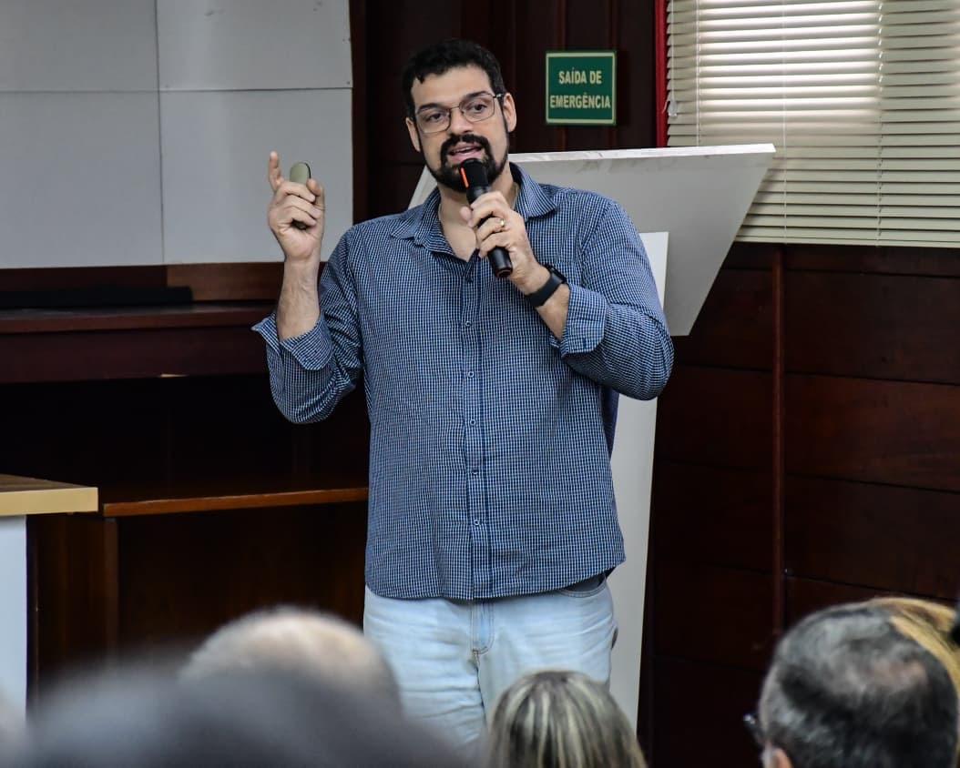 Pesquisador Andre Martinelli apresenta as proje&ccedil;&otilde;es para a cheia de 2026