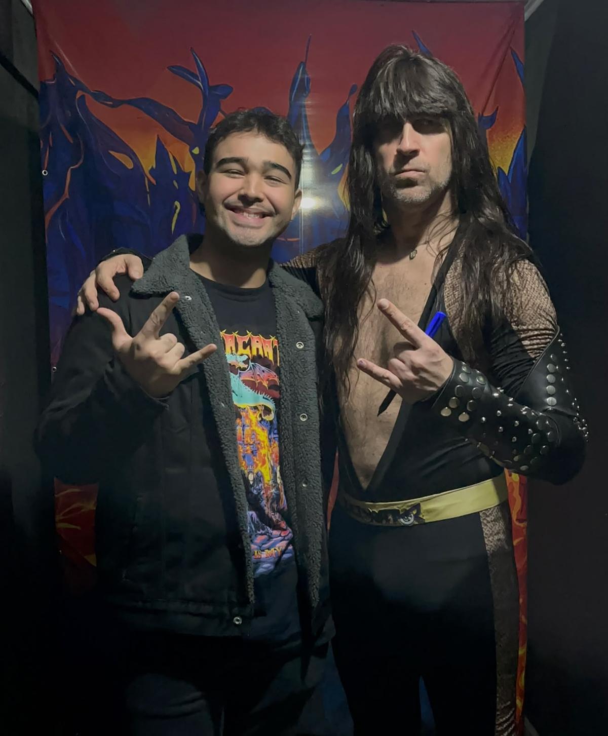 Para Arlen Abtibol, o rock mantémvivo hobbies como tocar guitarra