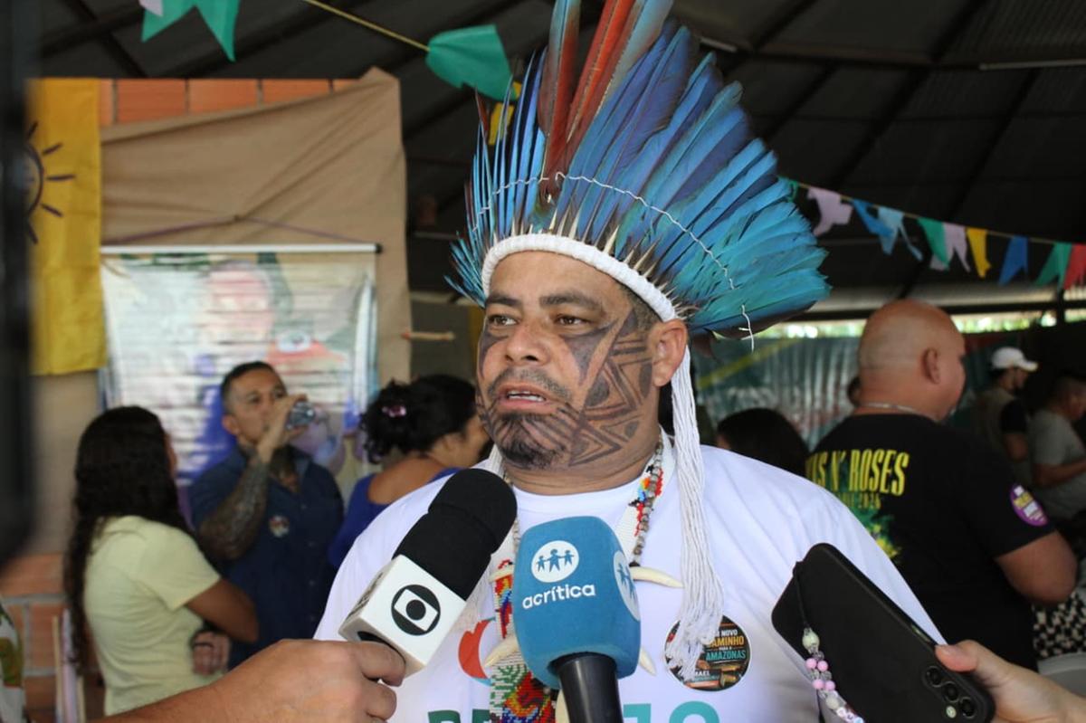 Ismael Munduruku apresenta propostas para disputar a vaga ao Senado pela federação partidária (Foto: Nilton Ricardo/A CRÍTICA)