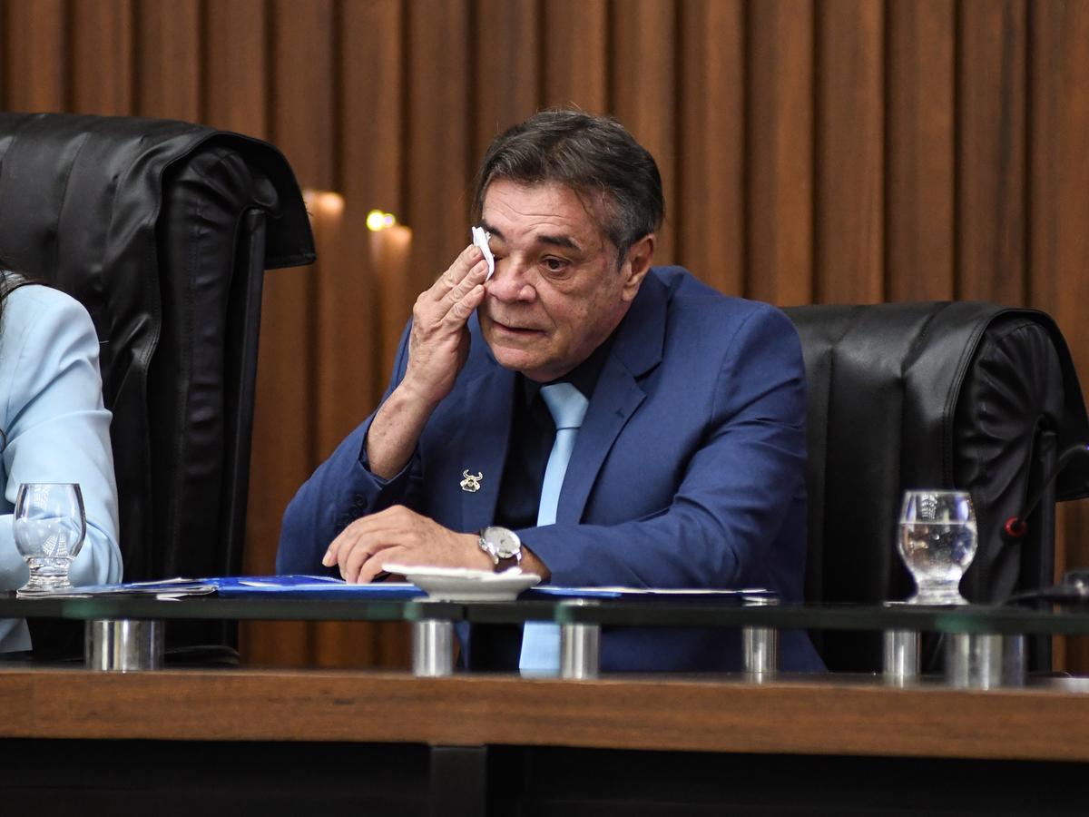 Barbosa não conteve as lágrimas durante a homenagem