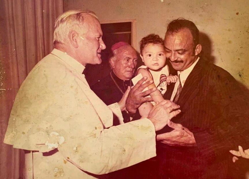 Seu Aldenor e o Papa João Paulo II durante sua vinda à capital amazonense