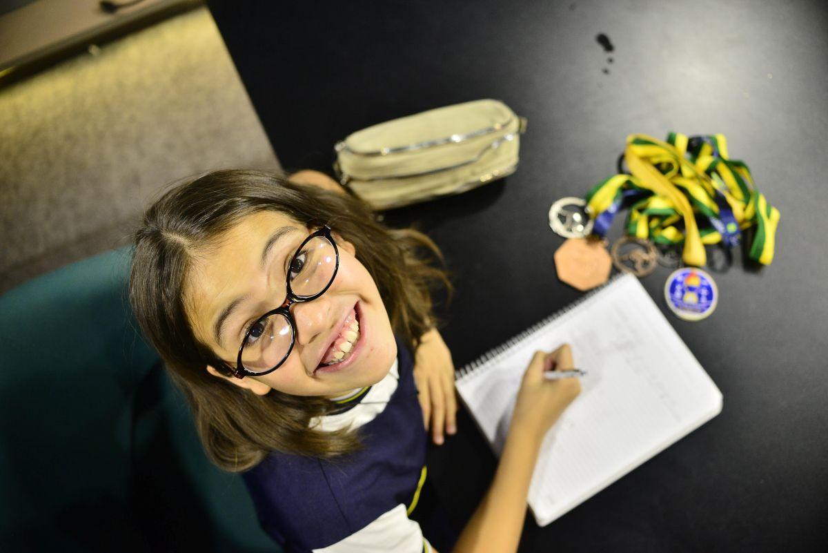 Estudante Anabella Soares, de 10 anos, classificada para a etapa global da WMTC na Tailândia