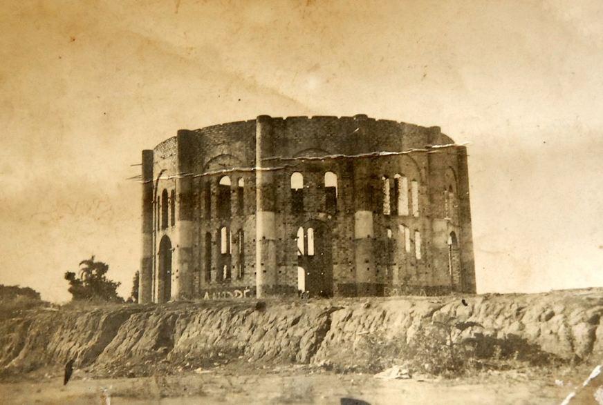  (Imagem da década de 1940 Igreja de N. Sra Fátima, em construção / Fotos: Arquivo/AC e Reprodução)
