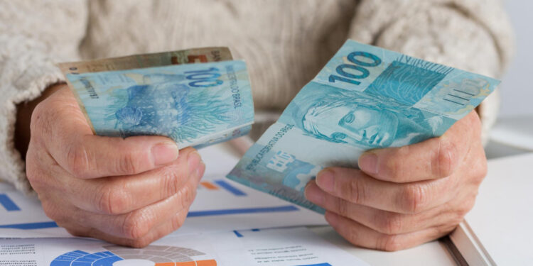 Enquanto salário mínimo no Brasil é de R$ 1621, na Eslovênia é muito maior