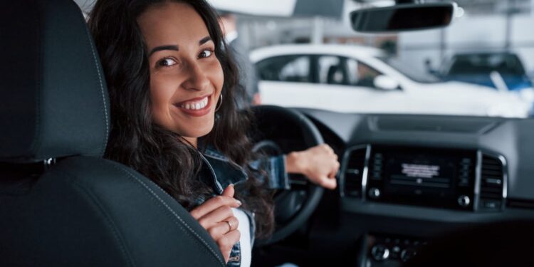 Pessoas que estacionam de ré possuem 8 características ligadas a ter sucesso na vida, diz a psicologia