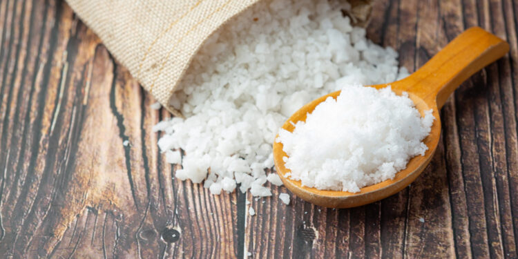 Colocar sal-grosso no vaso sanitário é extremamente recomendado