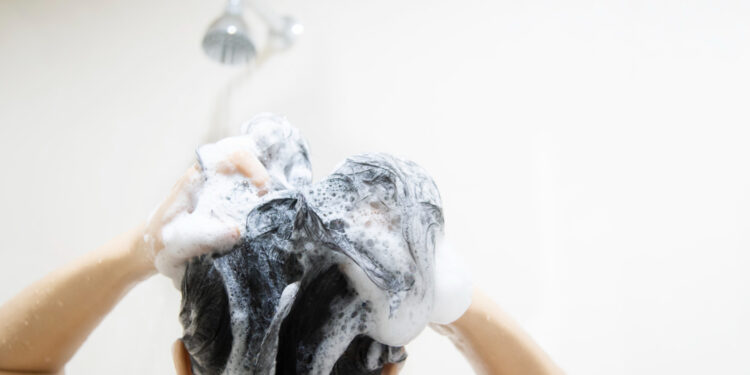 Essa é a frequência certa para lavar o seu cabelo para mantê-lo saudável e bonito