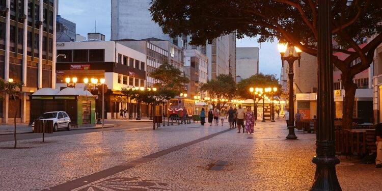 Prefeito com mais de 80% de aprovação vai investir quase R$ 3 bilhões em capital brasileira