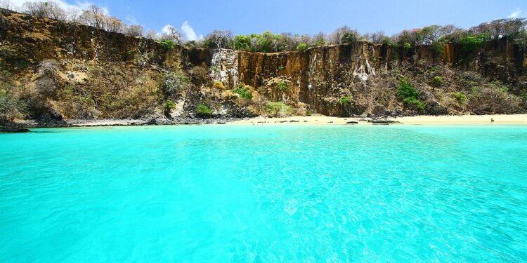 Famoso jornal inglês elege a melhor praia do Brasil