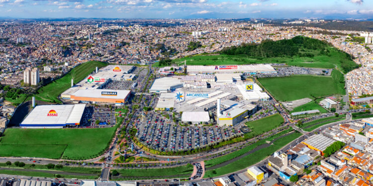 Maior shopping do Brasil com 500 lojas tem sua própria monta russa e nem cobra estacionamento