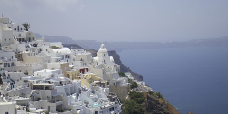 Devido a atividade envolvendo gatos, se tornou possível morar de graça na Grécia