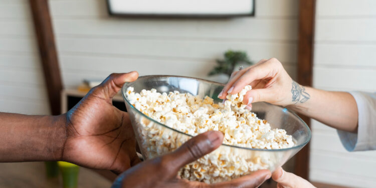 Estudo revela qual é a melhor marca de pipoca de micro-ondas