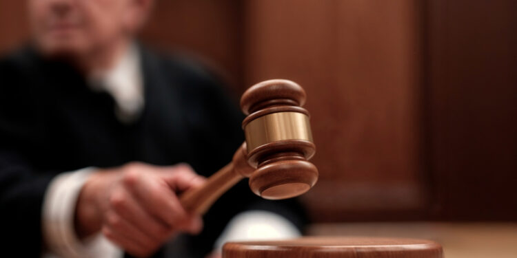 Regra determina pagamento de pensão alimentícia até fazer 25 caso requisito seja cumprido neste país