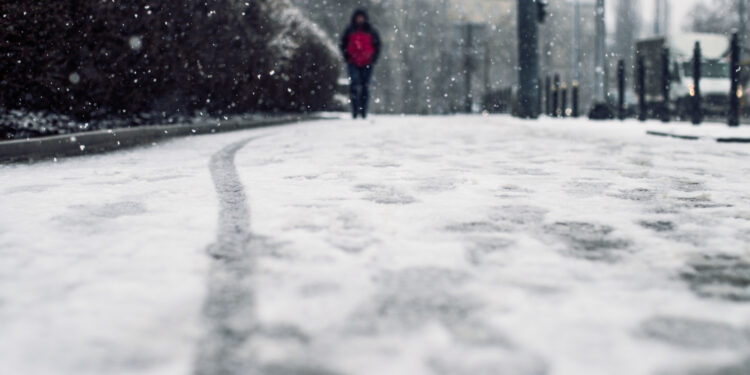 Quem mora na cidade mais fria do planeta precisa se vestir rápido para o corpo não congelar a menos 70ºC