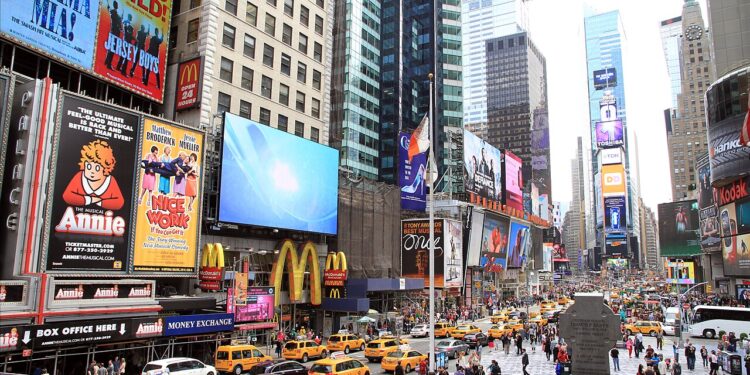 Cidade paulista decide copiar Balneário Camboriú e lançar sua própria Times Square