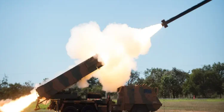 Enquanto EUA ameaça a Groenlândia, país do lado compra R$ 10,4 bilhões em lançadores de foguetes