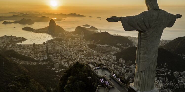Com 120 metros, rio mais profundo do Brasil é 3 vezes mais alto que o Cristo Redentor
