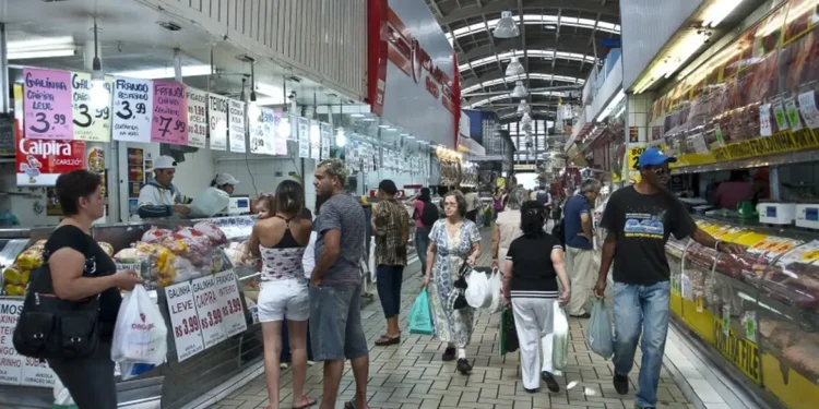 Trabalhadores que atuam no comércio brasileiro terão que obedecer nova regra a partir de 1º de março