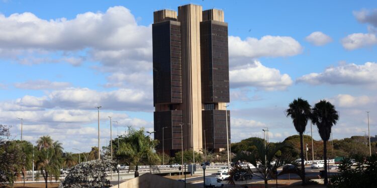 Banco Central determina o que fazer após não reconhecer uma compra no cartão de crédito