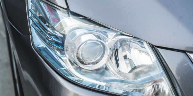 Nova lei vai obrigar que todos os carros tenham faróis de LED no Brasil em 2026?
