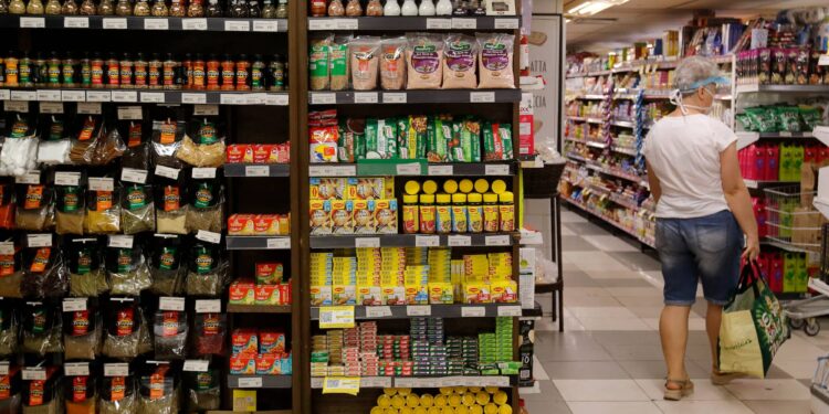 Supermercados brasileiros agora podem vender remédios igual farmácia